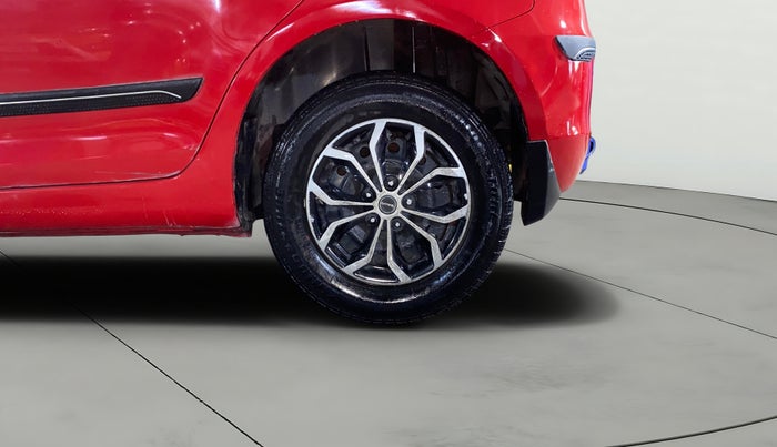 2016 Maruti Swift VXI, Petrol, Manual, 38,127 km, Left Rear Wheel