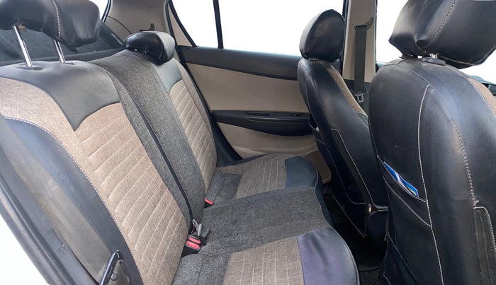 2013 Hyundai i20 SPORTZ 1.2, Petrol, Manual, 1,08,458 km, Right Side Rear Door Cabin