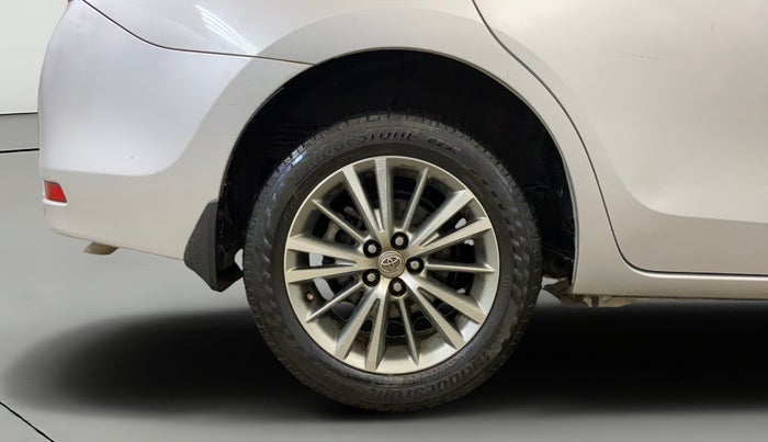 2016 Toyota Corolla Altis GL PETROL, Petrol, Manual, 54,685 km, Right Rear Wheel