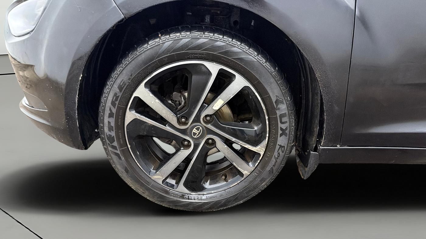 2021 Tata ALTROZ XZ PLUS PETROL DARK EDITION, Petrol, Manual, 42,772 km, Left Front Wheel
