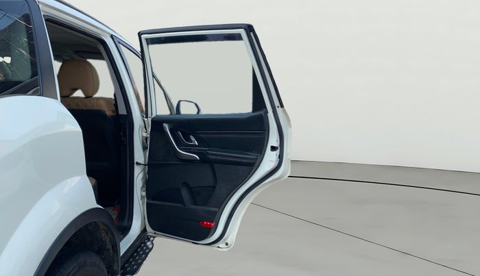 2019 Mahindra XUV500 W11 (O) AWD, Diesel, Manual, 63,104 km, RHS Rear Door