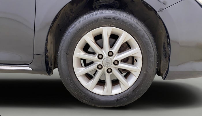 2012 Toyota Camry 2.5L AT, Petrol, Automatic, 1,07,423 km, Right Front Wheel