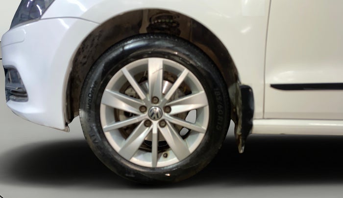 2015 Volkswagen Polo HIGHLINE1.2L, Petrol, Manual, 60,356 km, Left Front Wheel