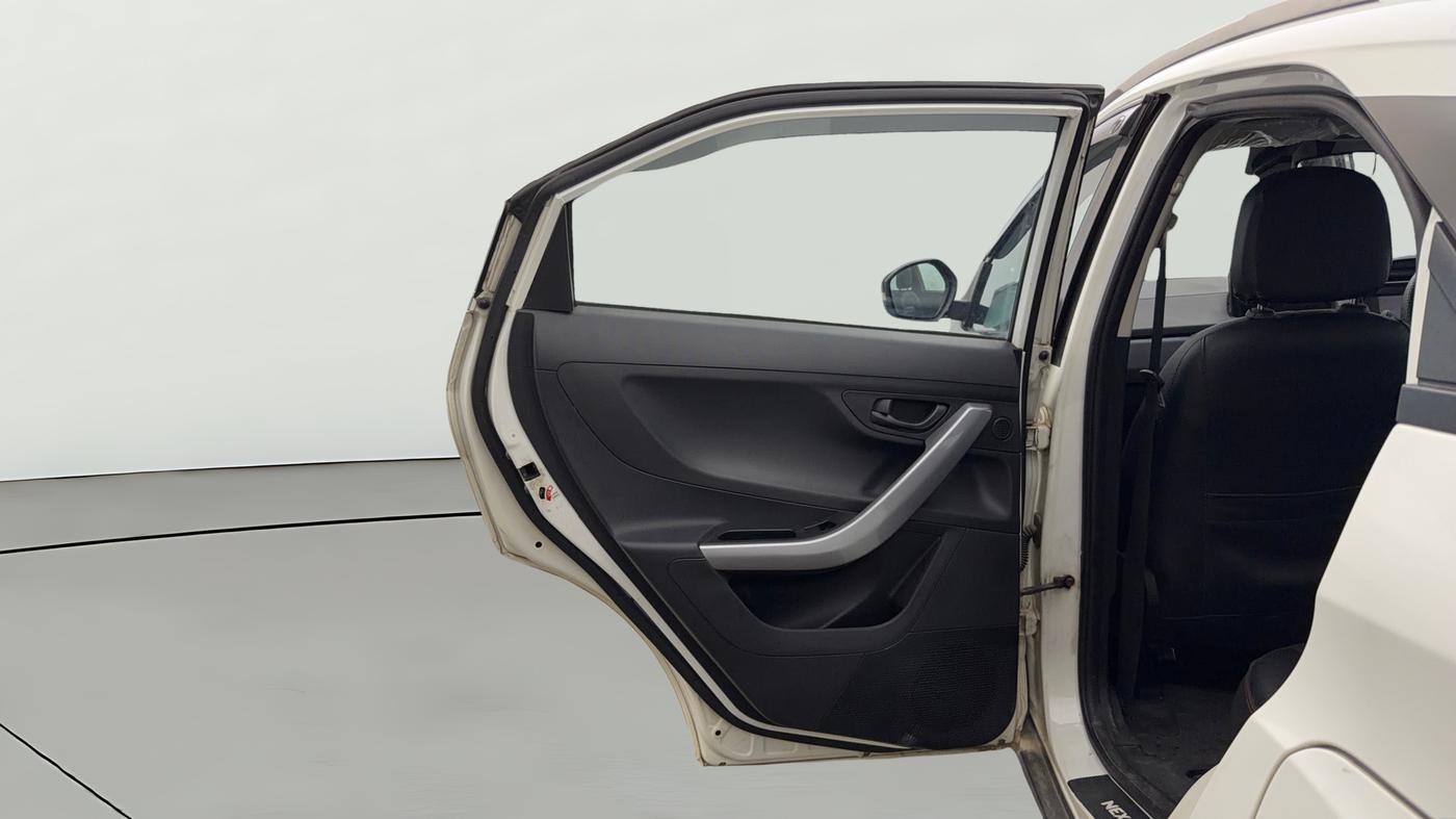 2022 Tata NEXON XMA SUNROOF PETROL, Petrol, Automatic, 66,132 km, LHS Rear Door