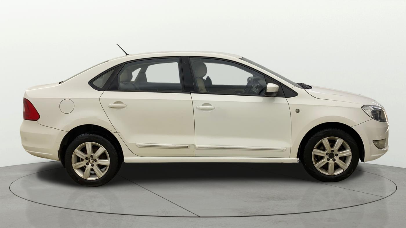 2014 Skoda Rapid AMBITION 1.6 MPI MT PLUS, Petrol, Manual, 45,837 km, Right Side View