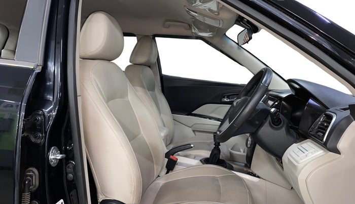 2023 Mahindra XUV300 W8 1.2 PETROL, Petrol, Manual, 51,621 km, Right Side Front Door Cabin
