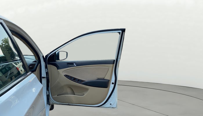 2013 Hyundai Verna FLUIDIC 1.6 VTVT SX, Petrol, Manual, 42,504 km, RHS Front Door