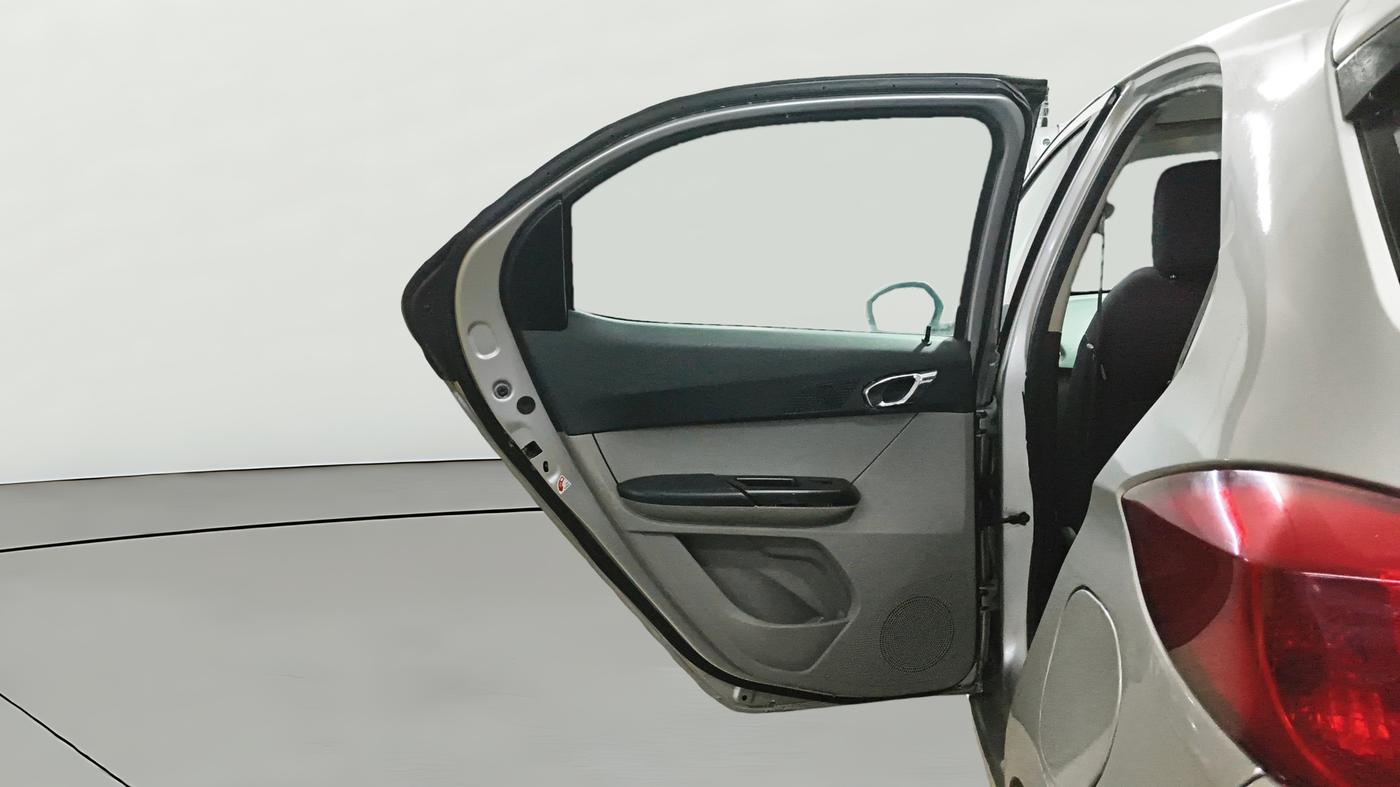 2018 Tata Tiago XZ PETROL, CNG, Manual, 1,26,094 km, LHS Rear Door