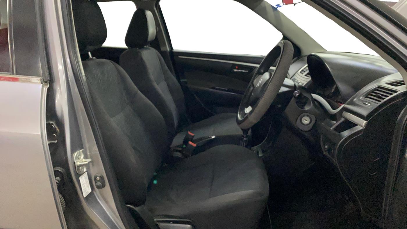 2017 Maruti Swift VXI O, CNG, Manual, 1,20,150 km, Right Side Front Door Cabin