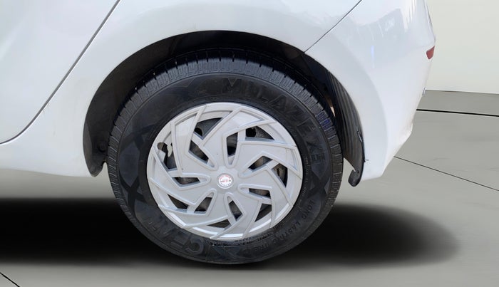 2014 Hyundai i20 MAGNA (O) 1.2, CNG, Manual, 1,16,327 km, Left Rear Wheel