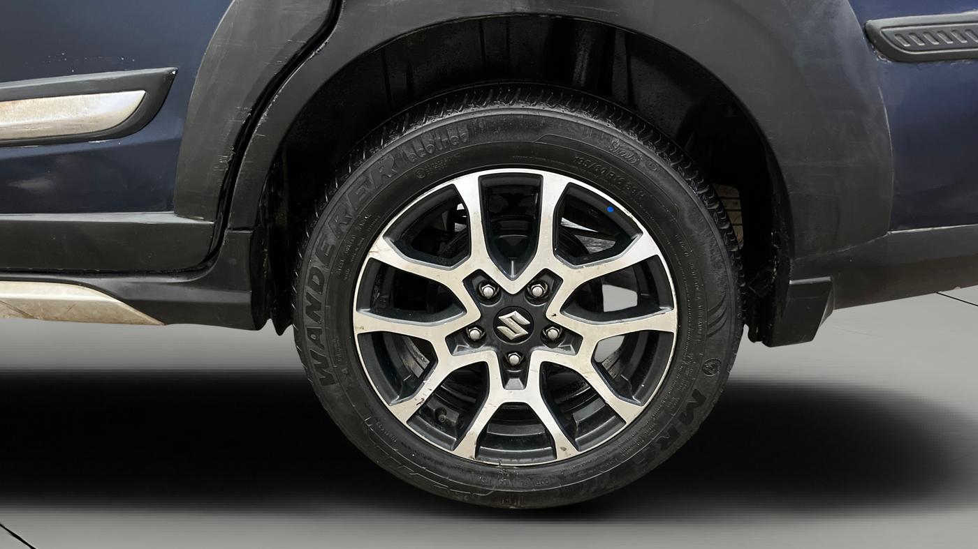 2024 Maruti XL6 ZETA CNG, CNG, Manual, 30,733 km, Left Rear Wheel