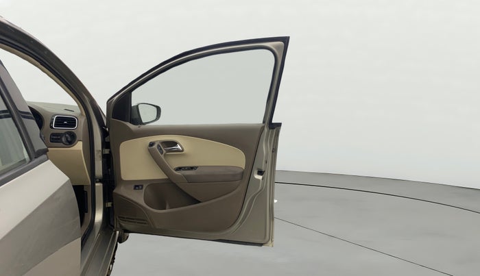 2015 Skoda Rapid AMBITION 1.6 MPI MT, Petrol, Manual, 1,39,151 km, RHS Front Door