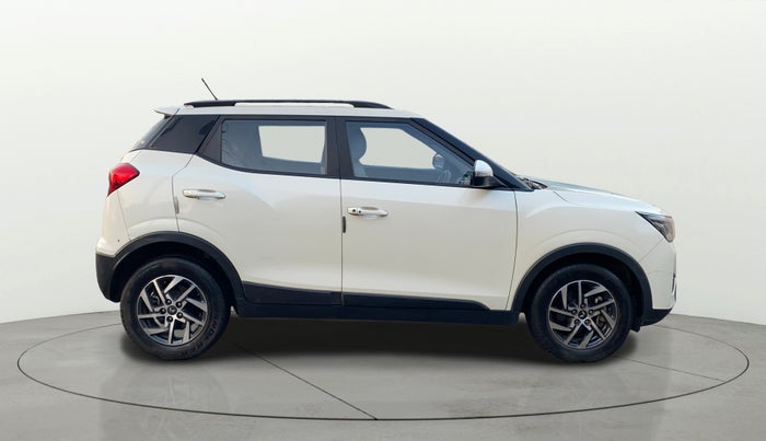 2023 Mahindra XUV300 W8 (O) 1.2 PETROL, Petrol, Manual, 30,905 km, Right Side View