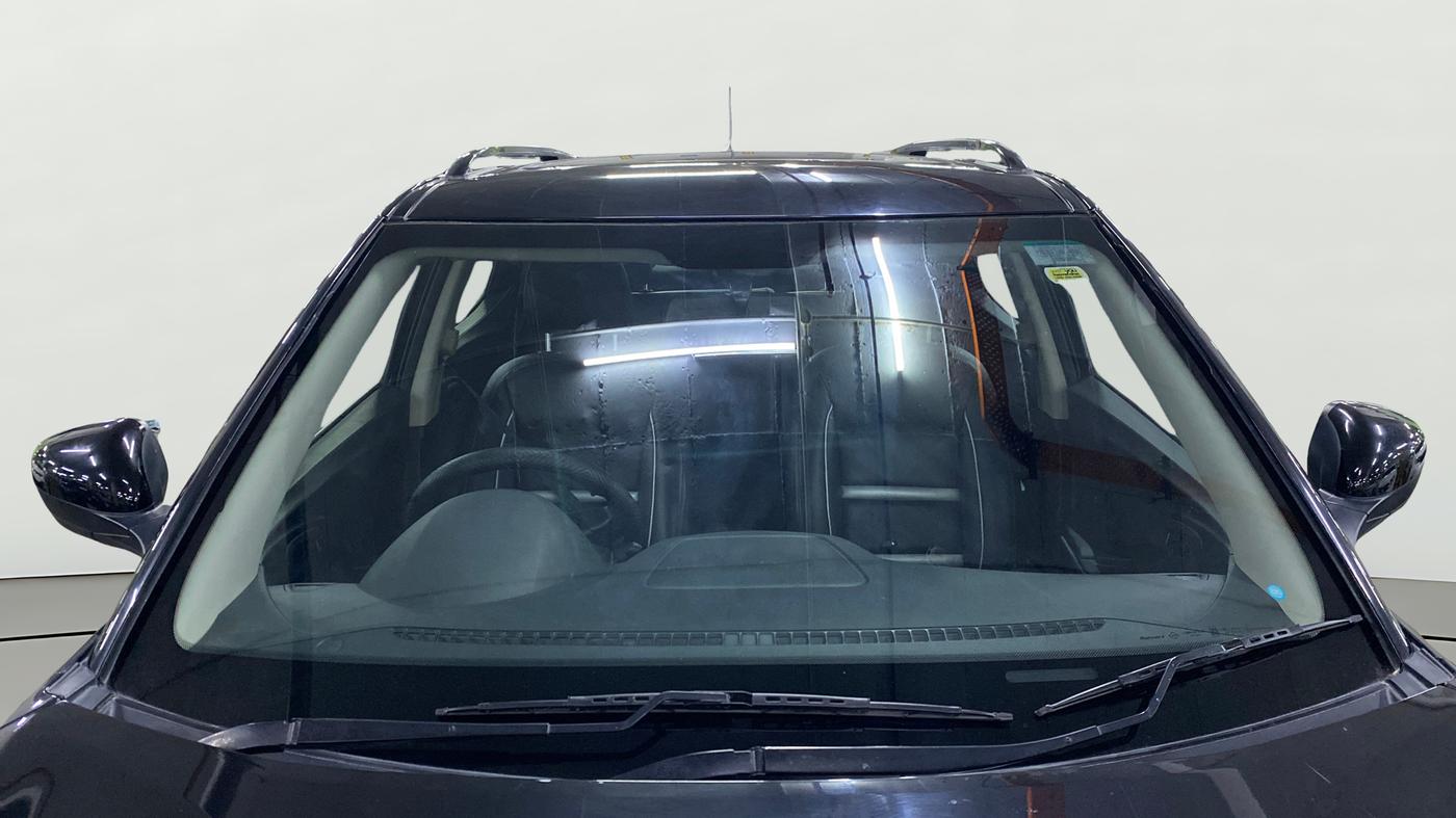 2023 Mahindra XUV300 W6 1.2 PETROL, Petrol, Manual, 13,205 km, Front Windshield