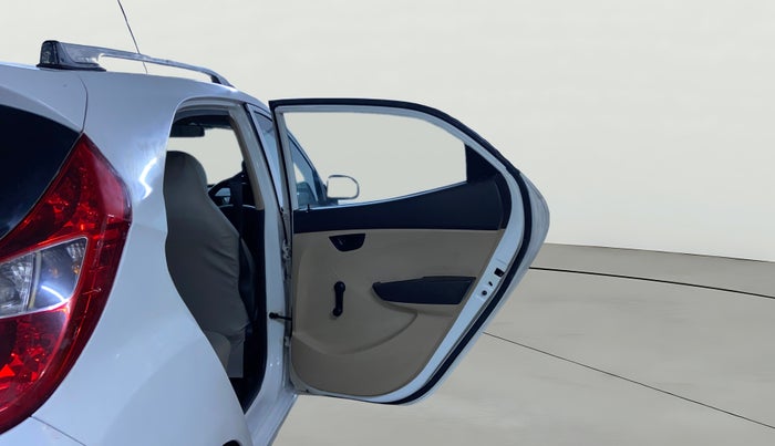 2017 Hyundai Eon ERA + SE, Petrol, Manual, 1,32,347 km, RHS Rear Door