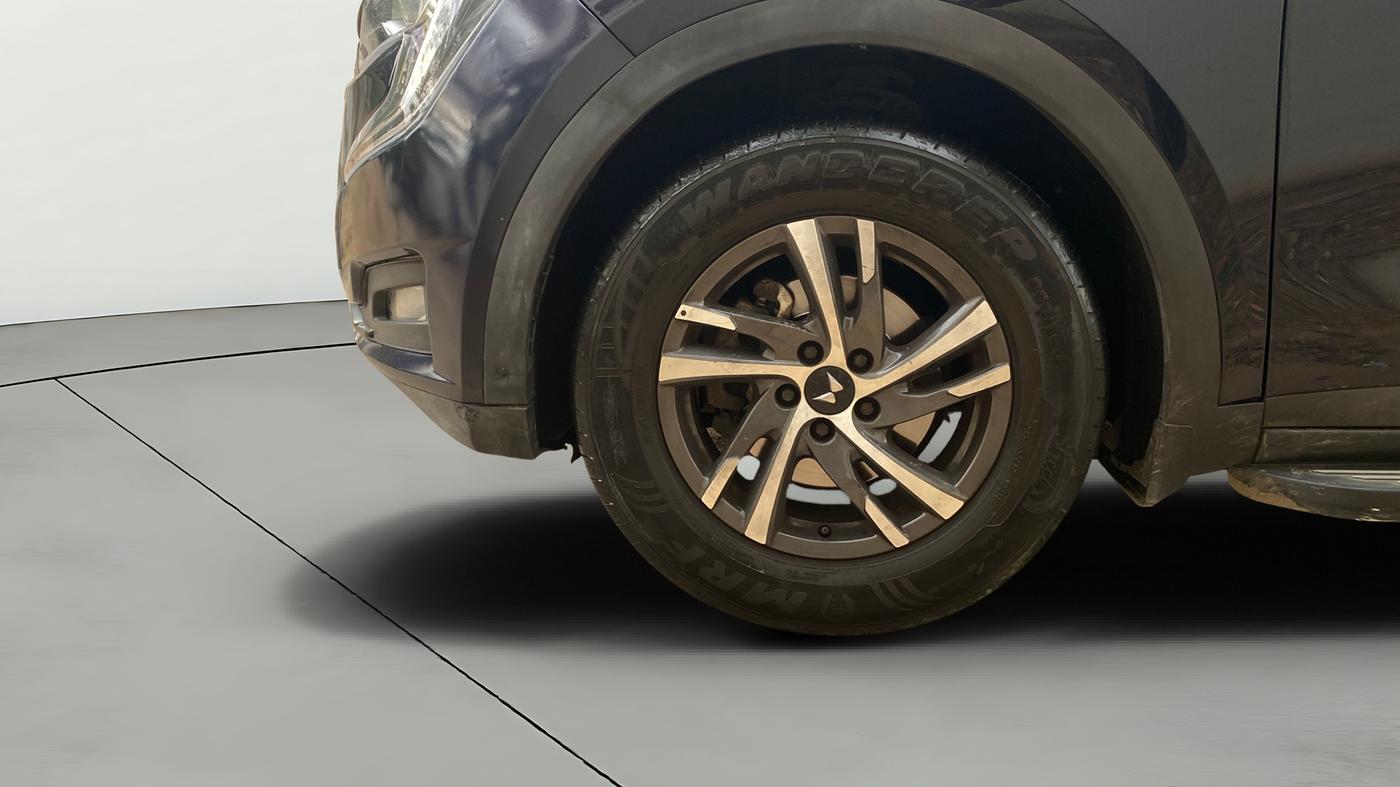 2024 Mahindra XUV700 AX 5 D AT 7 STR, Diesel, Automatic, 27,613 km, Left Front Wheel