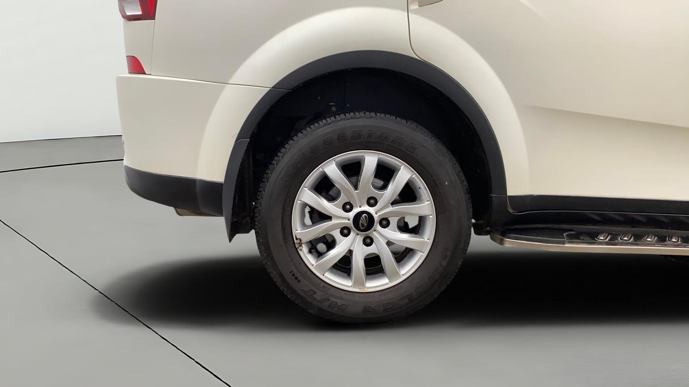 2020 Mahindra XUV500 W9, Diesel, Manual, 40,716 km, Right Rear Wheel