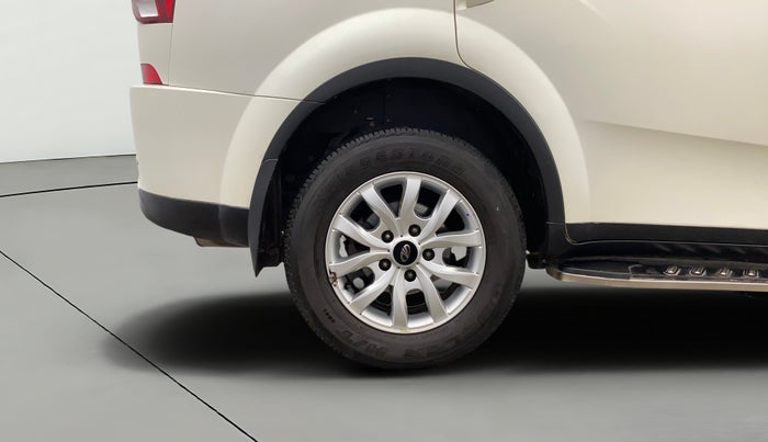2020 Mahindra XUV500 W9, Diesel, Manual, 40,716 km, Right Rear Wheel