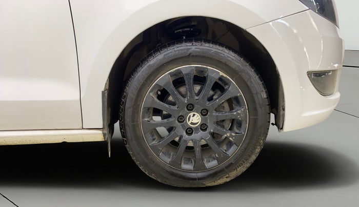 2015 Skoda Rapid 1.5 TDI CR ELEGANCE AT, Diesel, Automatic, 38,260 km, Right Front Wheel