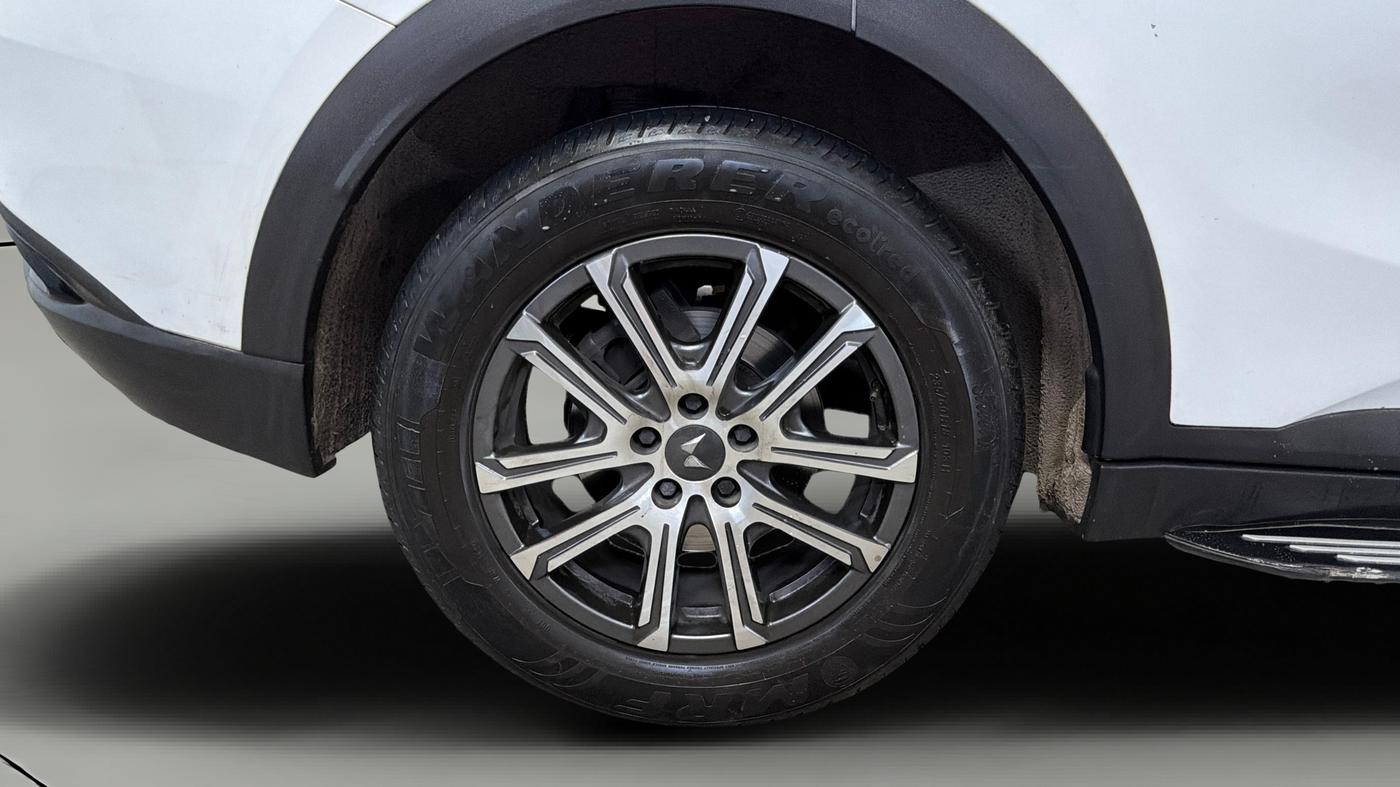 2022 Mahindra XUV700 AX 7 LUXURY P AT 7 STR, Petrol, Automatic, 48,653 km, Right Rear Wheel
