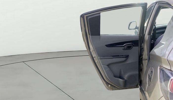 2017 Mahindra KUV 100 NXT K4+ P 6 STR, Petrol, Manual, 35,751 km, LHS Rear Door