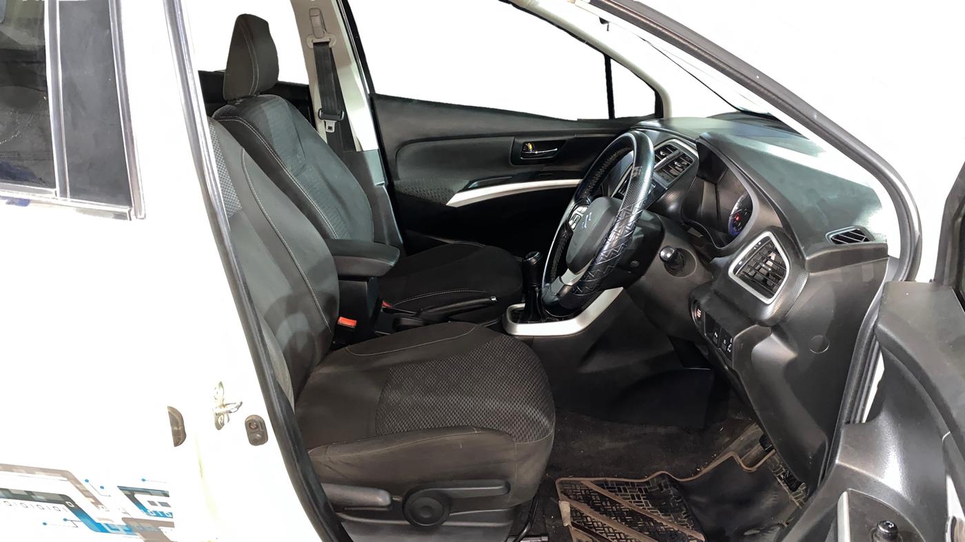 2017 Maruti S Cross ZETA 1.3, Diesel, Manual, 93,148 km, Right Side Front Door Cabin