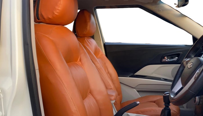 2022 Mahindra XUV300 W8 (O) 1.2 PETROL, Petrol, Manual, 80,884 km, Right Side Front Door Cabin