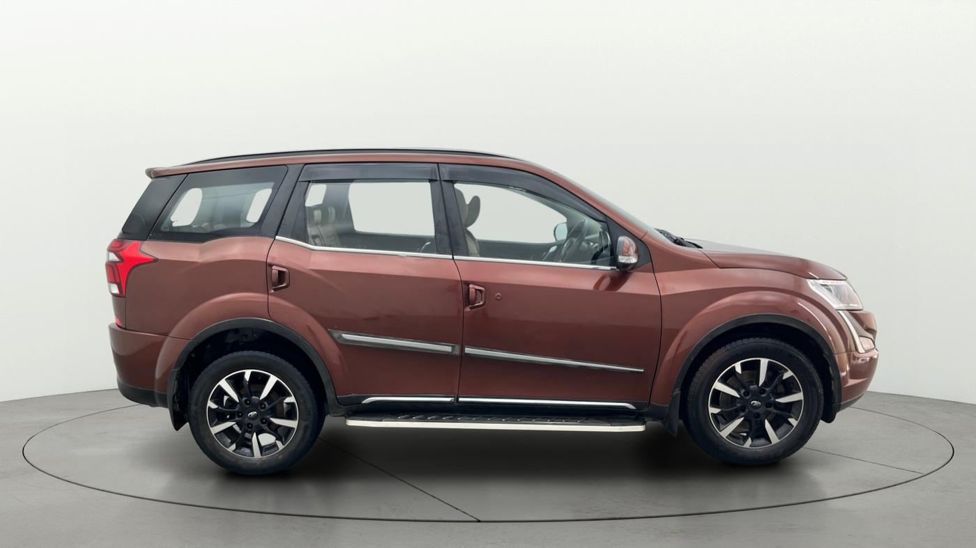 2018 Mahindra XUV500 W11 AT, Diesel, Automatic, 43,833 km, Right Side View