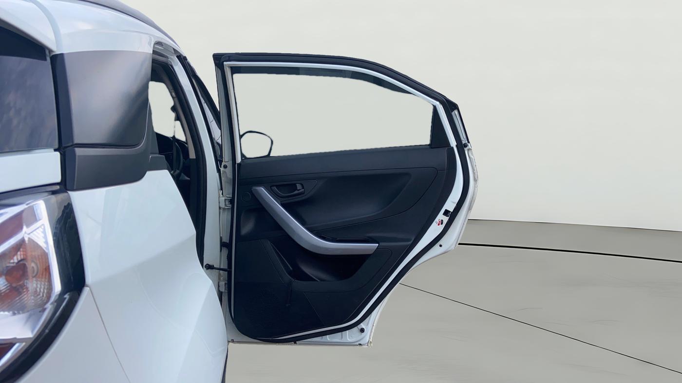 2022 Tata NEXON XMA SUNROOF PETROL, Petrol, Automatic, 27,624 km, RHS Rear Door