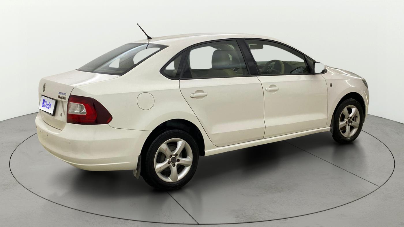 2013 Skoda Rapid AMBITION 1.6 TDI CR MT, Diesel, Manual, 1,03,640 km, Right Back Diagonal