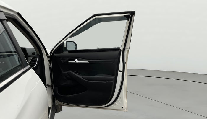 2021 KIA SELTOS HTE 1.5 PETROL, CNG, Manual, 60,780 km, RHS Front Door
