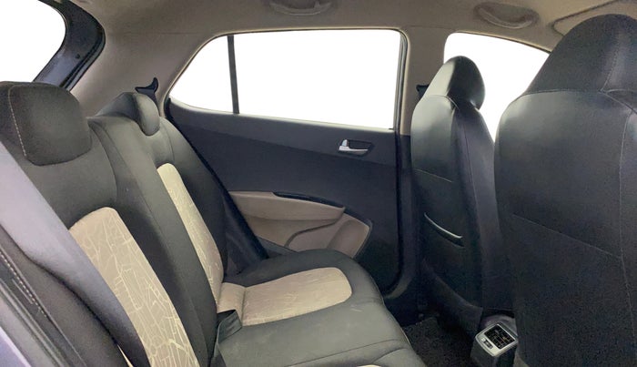 2016 Hyundai Grand i10 SPORTZ 1.2 KAPPA VTVT, CNG, Manual, 51,417 km, Right Side Rear Door Cabin