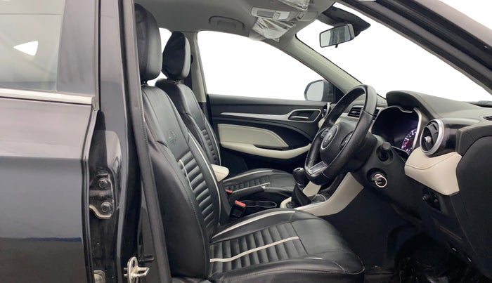 2022 MG ASTOR SUPER EX 1.5 MT, Petrol, Manual, 28,678 km, Right Side Front Door Cabin