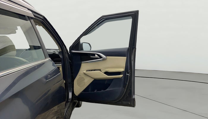 2022 KIA CARENS LUXURY PLUS 1.4 PETROL 7 STR, Petrol, Manual, 30,236 km, RHS Front Door