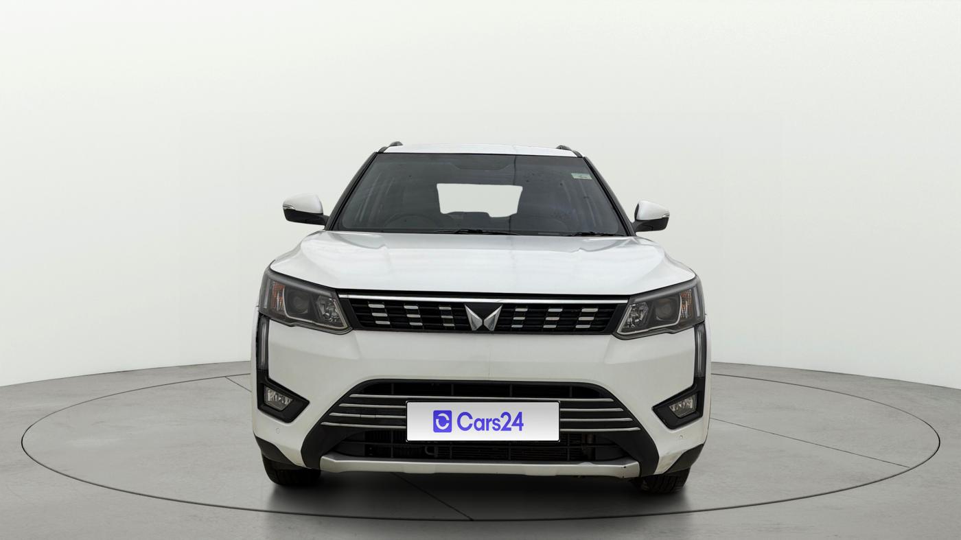 2024 Mahindra XUV300 W8 (O) 1.5 DIESEL, Diesel, Manual, 23,542 km, Front