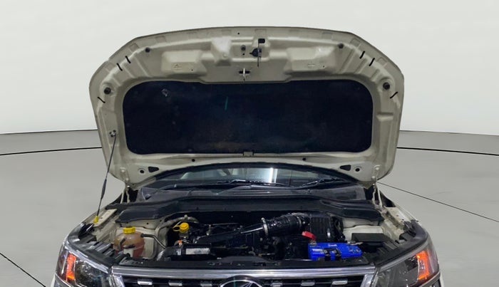 2021 Mahindra XUV300 W8 (O) 1.2 PETROL, Petrol, Manual, 67,600 km, Open Bonet