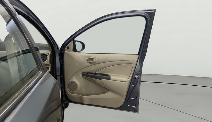 2014 Toyota Etios Liva G, Petrol, Manual, 69,429 km, RHS Front Door