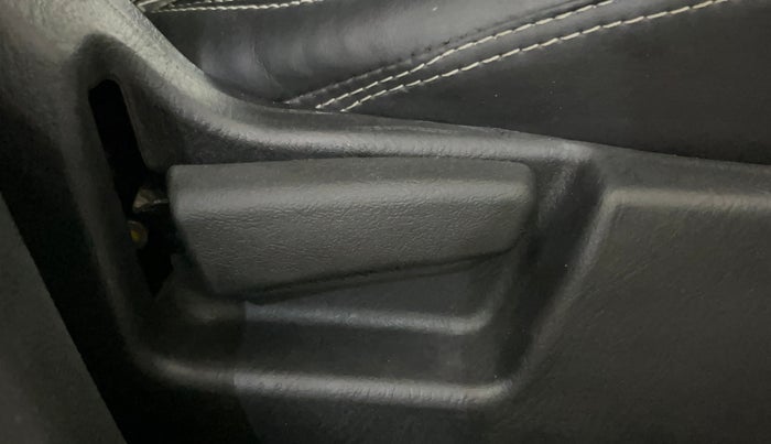 2022 Maruti Alto LXI O, Petrol, Manual, 25,849 km, Driver Side Adjustment Panel
