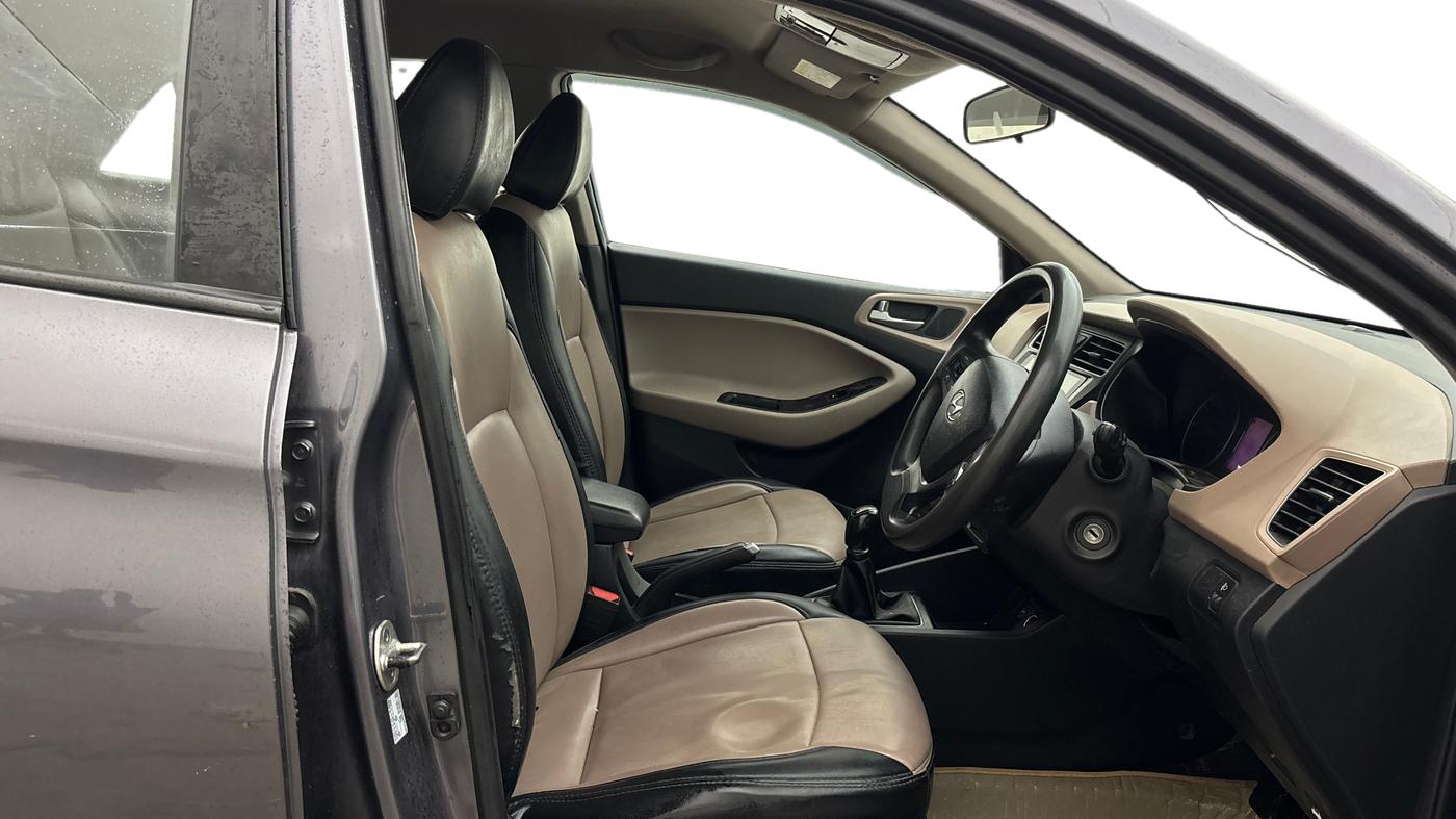 2020 Hyundai Elite i20 MAGNA PLUS 1.2, Petrol, Manual, 75,041 km, Right Side Front Door Cabin