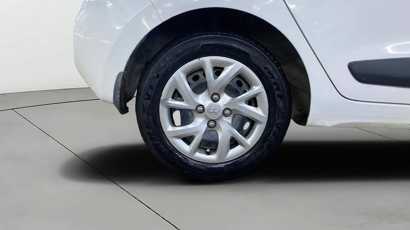 2018 Hyundai Grand i10 MAGNA 1.2 KAPPA VTVT, Petrol, Manual, 1,23,155 km, Right Rear Wheel