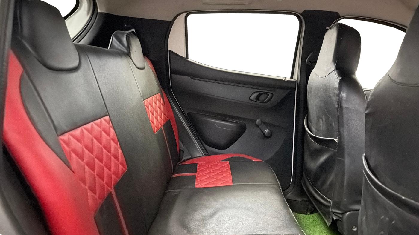 2018 Renault Kwid RXT 1.0 (O), Petrol, Manual, 49,255 km, Right Side Rear Door Cabin