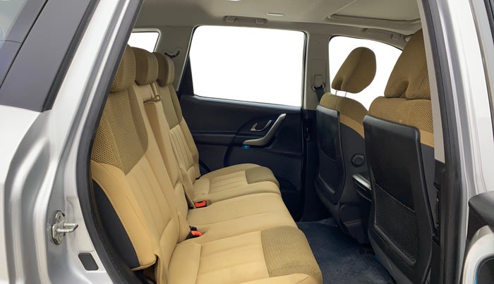 2020 Mahindra XUV500 W9 AT, Diesel, Automatic, 74,659 km, Right Side Rear Door Cabin