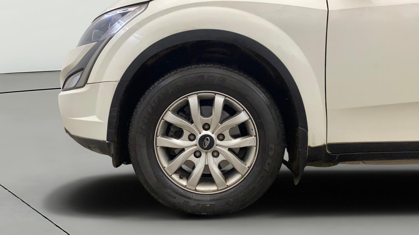 2021 Mahindra XUV500 W7, Diesel, Manual, 93,552 km, Left Front Wheel