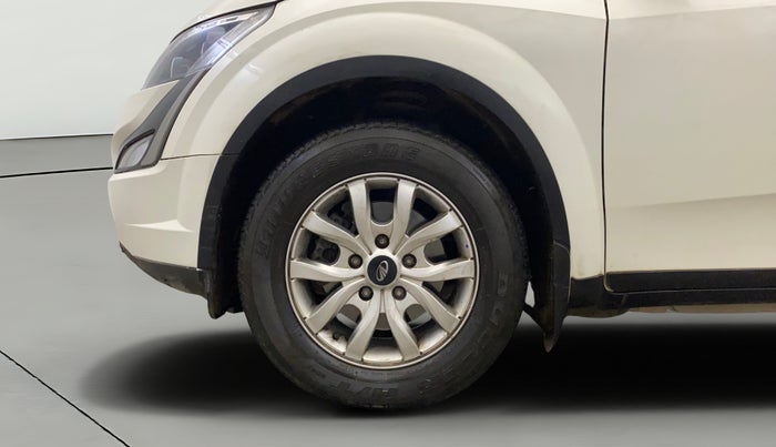 2021 Mahindra XUV500 W7, Diesel, Manual, 93,592 km, Left Front Wheel