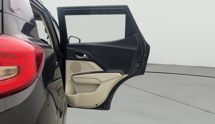 2021 Mahindra XUV300 W8 (O) 1.2 PETROL, Petrol, Manual, 82,584 km, RHS Rear Door