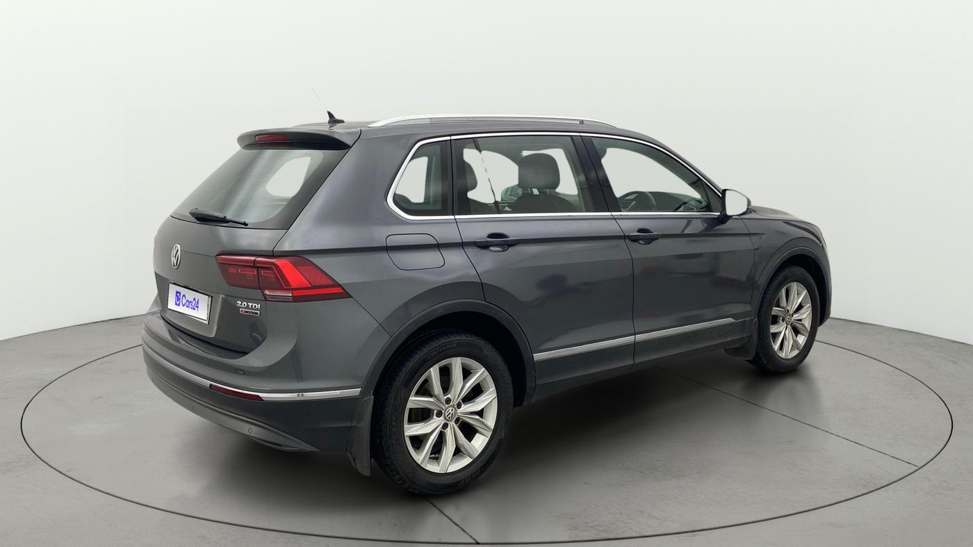 2017 Volkswagen TIGUAN HIGHLINE TDI AT, Diesel, Automatic, 1,05,693 km, Right Back Diagonal