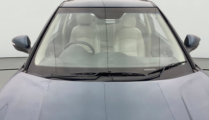 2024 Mahindra XUV300 W8 (O) 1.2 PETROL AMT, Petrol, Automatic, 17,792 km, Front Windshield