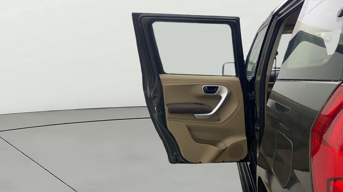 2017 Mahindra TUV300 T8, Diesel, Manual, 73,350 km, LHS Rear Door