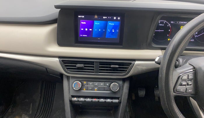 2022 Mahindra XUV700 MX P MT 5 STR, Petrol, Manual, 29,161 km, Air Conditioner