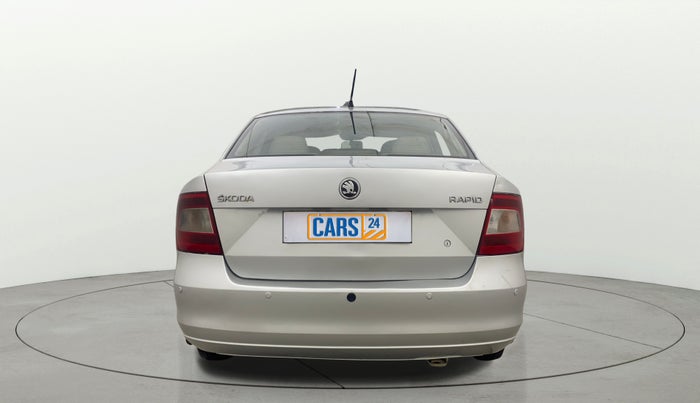 2014 Skoda Rapid AMBITION 1.6 TDI CR MT PLUS, Diesel, Manual, 1,15,272 km, Back/Rear